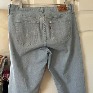 Ladies' Levi's striped knee-length (Bermuda) roll-cuff shorts, Size 16W